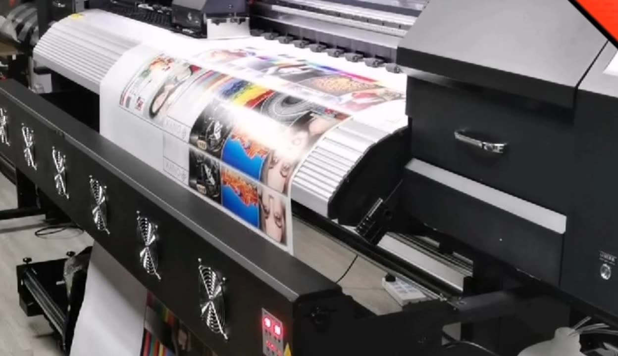 圖文廣告店數(shù)碼噴印案例 煥圖寫真機(jī)如何實(shí)現(xiàn)穩(wěn)定更省心的數(shù)字廣告制作